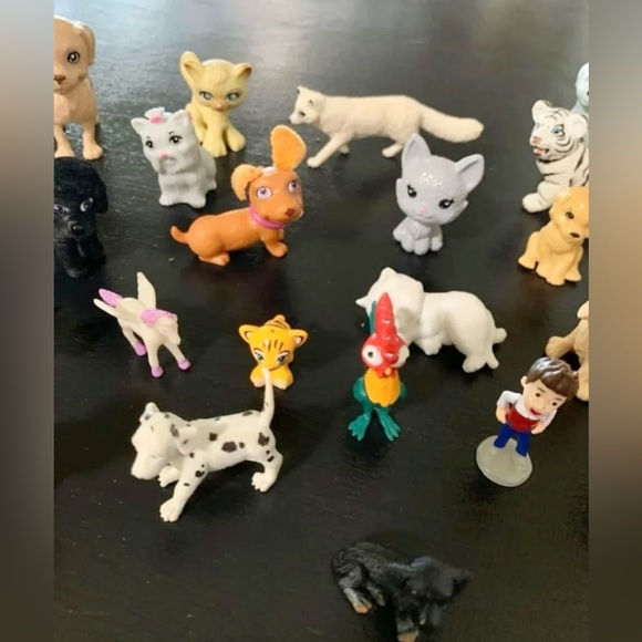Mini toy animal figures lot of 31 cats/dogs Disney-Tsum Tsum-Barbie toys - Picture 8 of 9